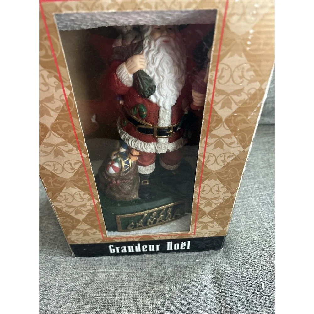 Grandeur Noel Hand-Painted Porcelain Santa Of The World 1918 Canada With Box